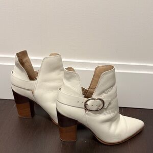 Elegant White Leather Ankle Boots - Aldo booties
